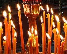 Горящие свечи на празнднике Рождества Христова