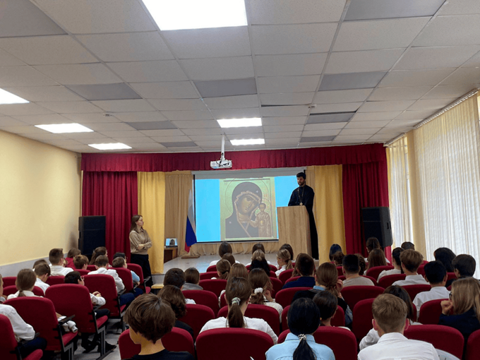 Миссионерская акция Преображенского храма в Первомайской школе, приуроченная ко Дню народного единства